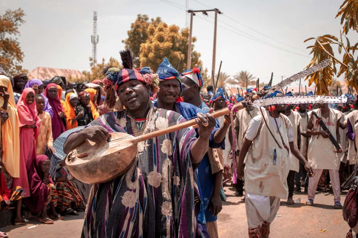 Joueur de kora lors d'une cérémonie au Sénégal