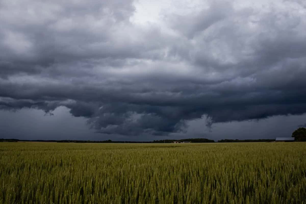 Ciel d'orage annonçant une averse d'hivernage en Afrique de l'Ouest